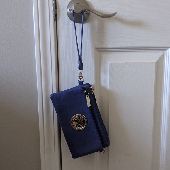 Handbags - Convertible Clutch/Crossbody Purse